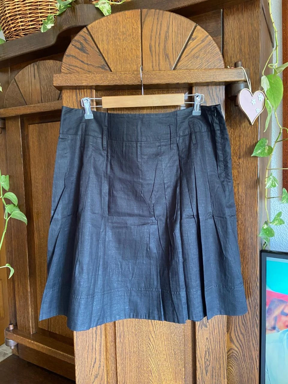 Falda de verano negra, tela fina. C&A. Talla 48 – photo 2
